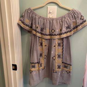 Easel sleeveless blouse.